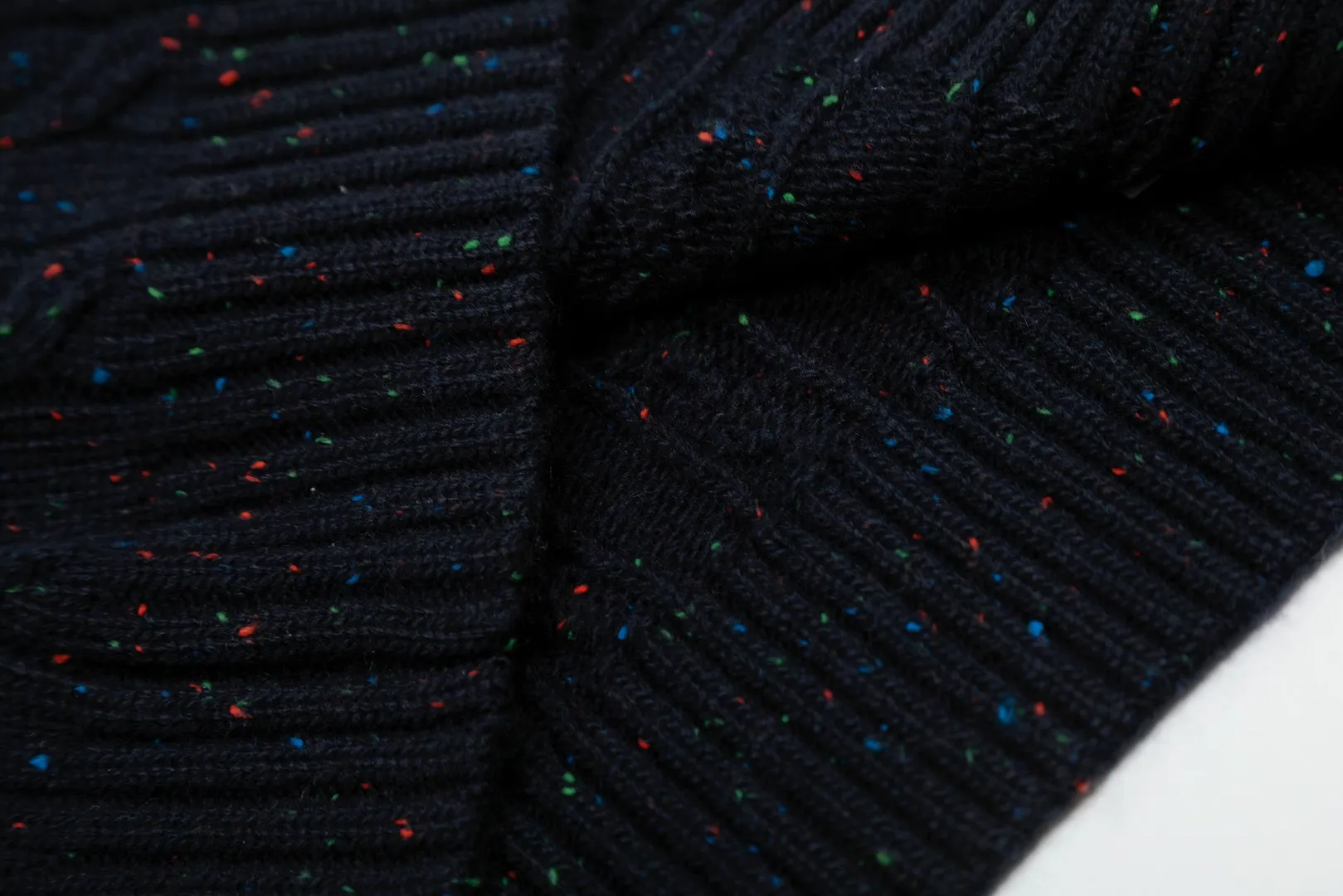 P166 💰 "Top quality" Style number: DS058# (on sale all year round) [Ralph Lauren wool blended pony embroidered logo twist knitted short sleeves] ✅Ralph Lauren gradient multi-color dot versatile hemp knitted round neck short sleeves for all seasons ✅15% merino cotton wool 85% wool blended clean and clear texture ✅ZP quality 1:1 version Scan the code to enter the GF website Counter quality ✅Details and quality are the only one in Guangzhou. Imported quality wool. Focus on high-end. Cost-effective. Needless to say good quality. ✅Restore the original version. The maximum size can be worn up to 150 pounds. Loose, comfortable and stress-free.